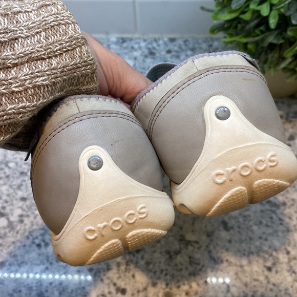 - Crocs  light gray slip on shoes size 9 - Picture 5 of 6